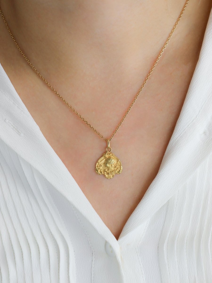 Médaille Art Nouveau femme de profil or jaune - Castafiore