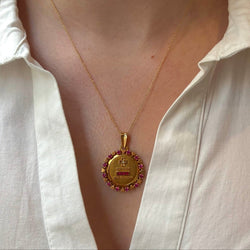 Médaille AUGIS en or jaune, rubis et diamants - Castafiore