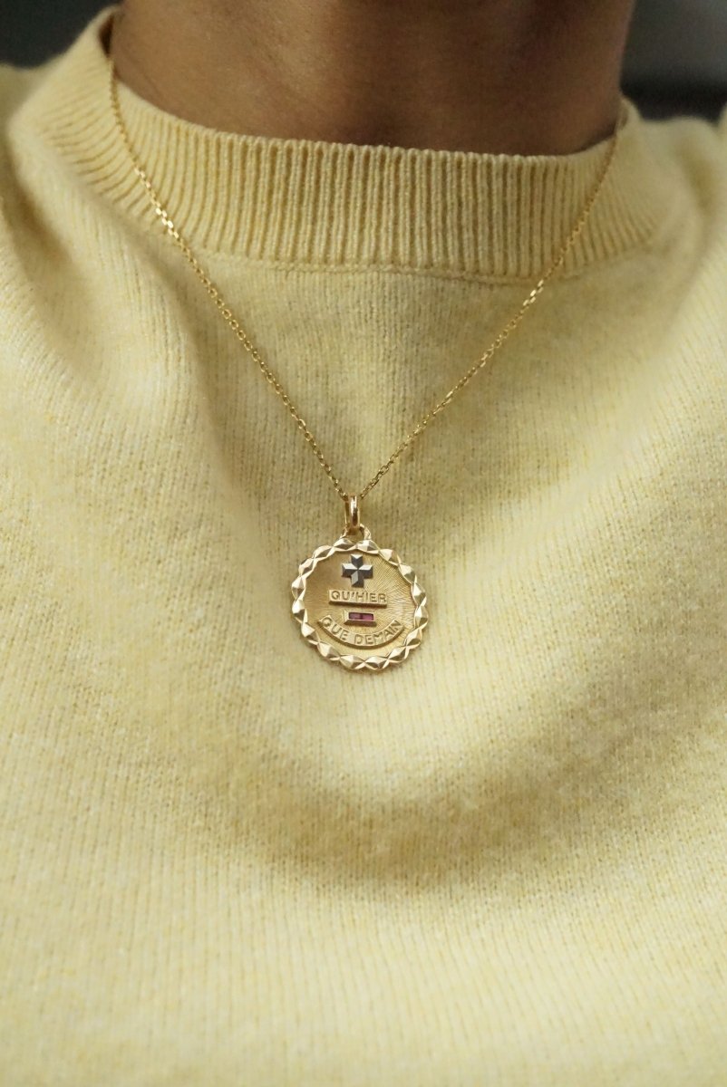 Médaille AUGIS or jaune et blanc rubis de synthèse - Castafiore