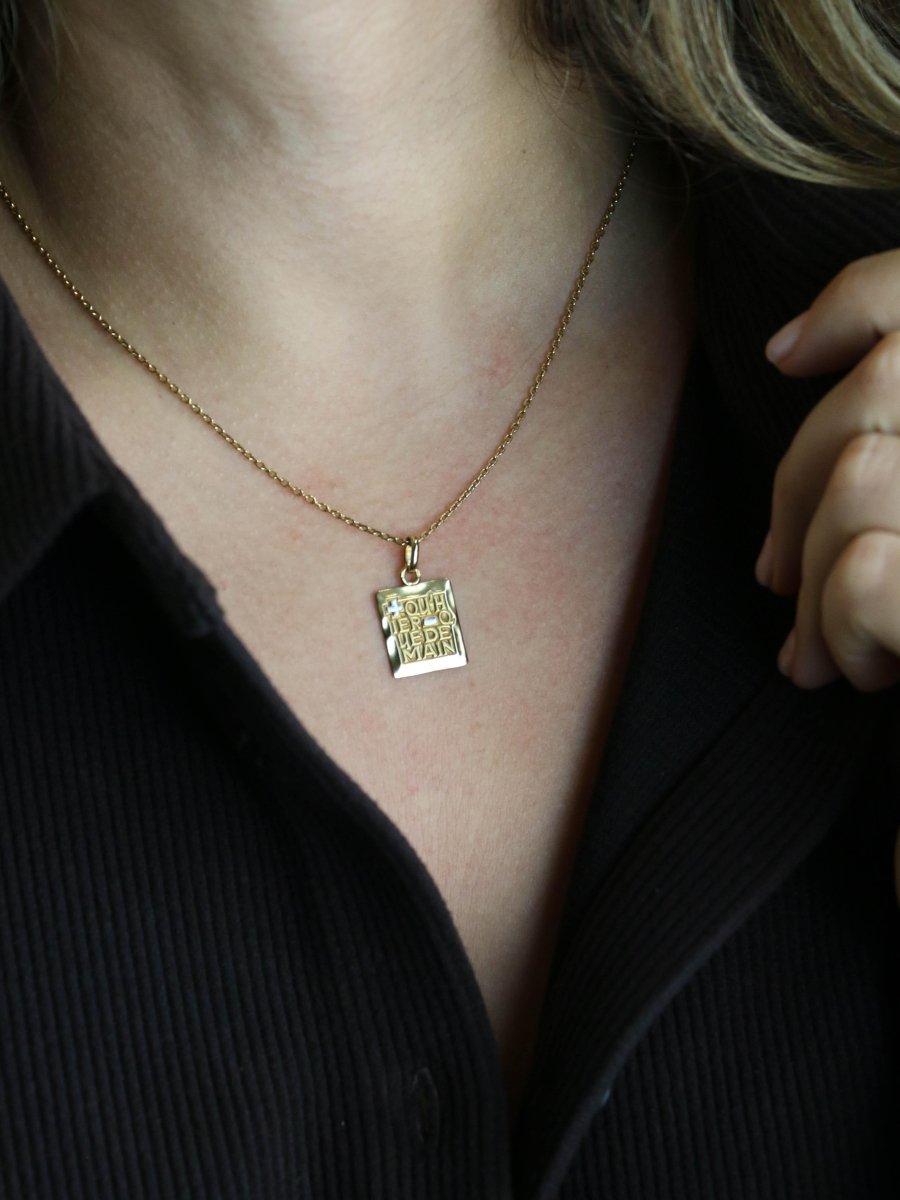 Medaille Augis rectangulaire Plus hier Moins Demain or jaune - Castafiore