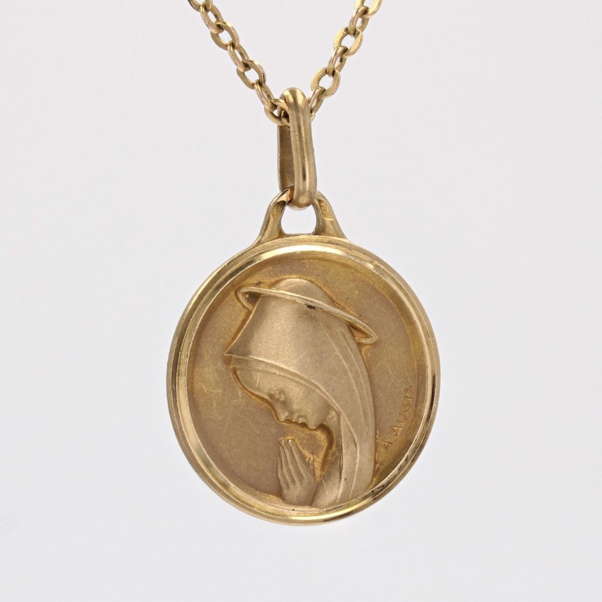 Médaille AUGIS Vierge Marie en or jaune - Castafiore
