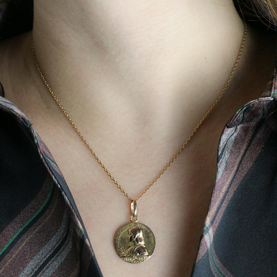 Médaille bienheureuse Jeanne d'Arc or jaune - Castafiore