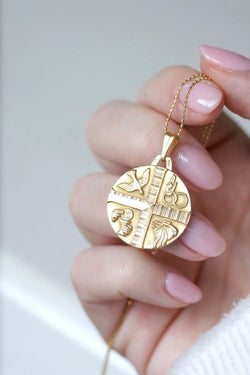 Médaille Chrétienne Art Déco or jaune - Castafiore