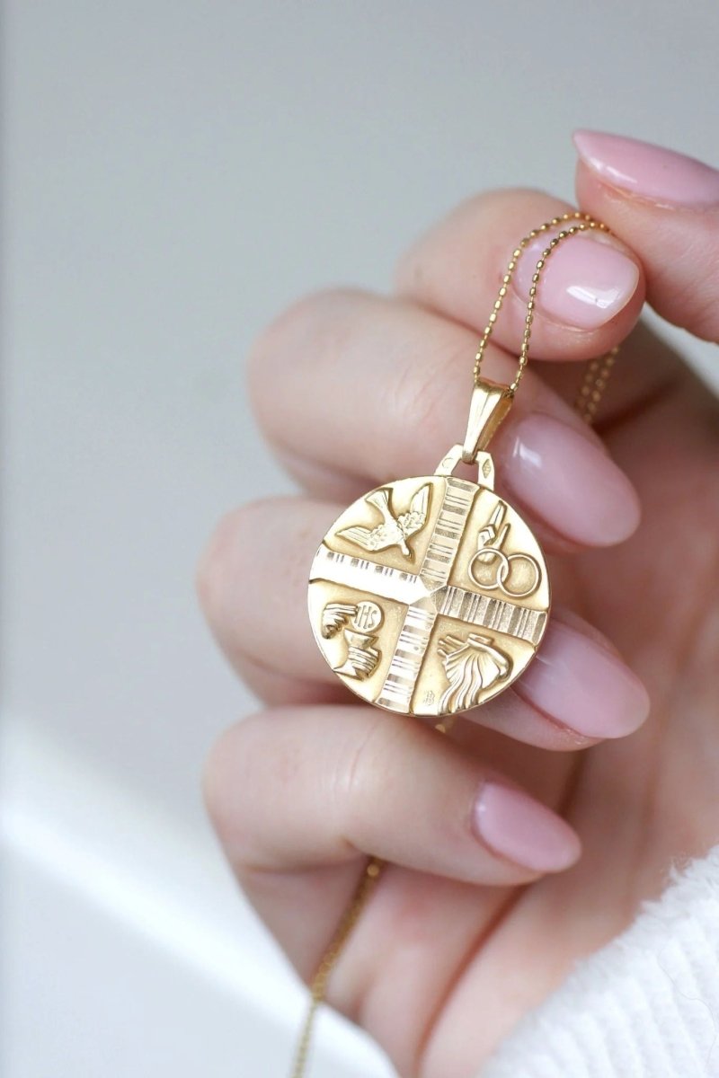 Médaille Chrétienne Art Déco or jaune - Castafiore