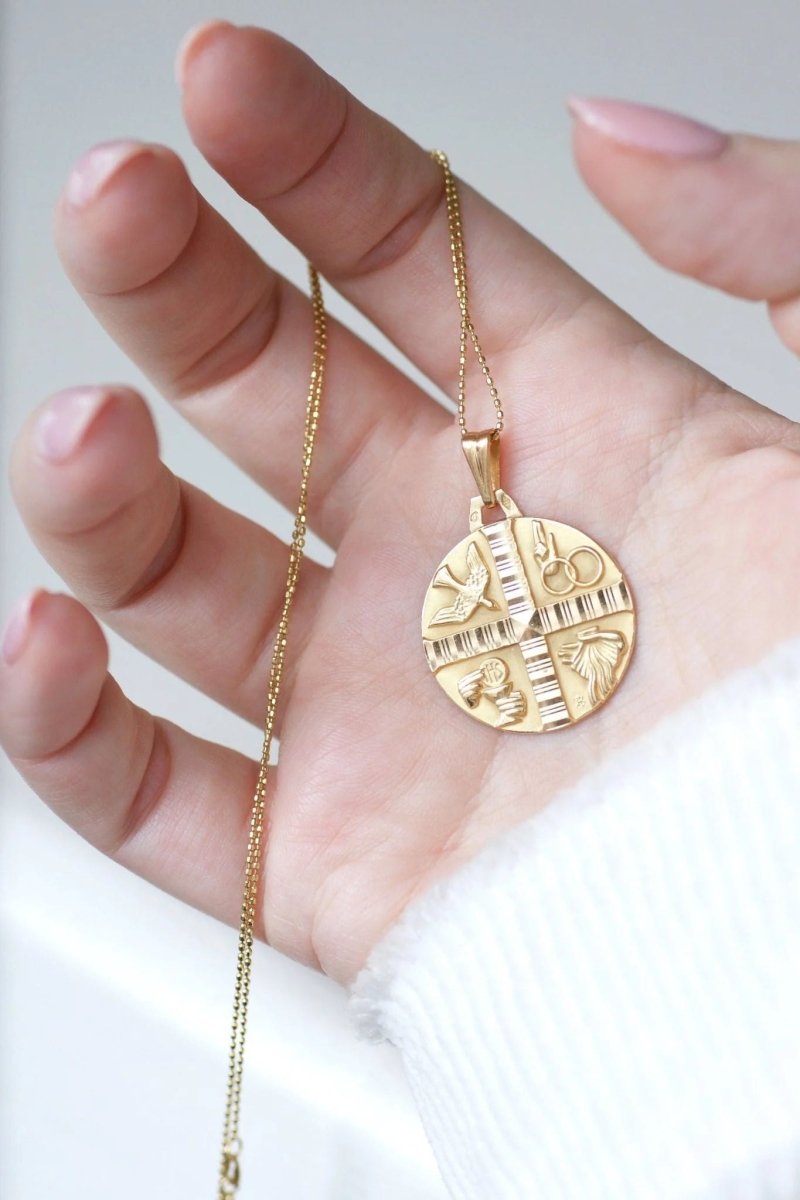 Médaille Chrétienne Art Déco or jaune - Castafiore
