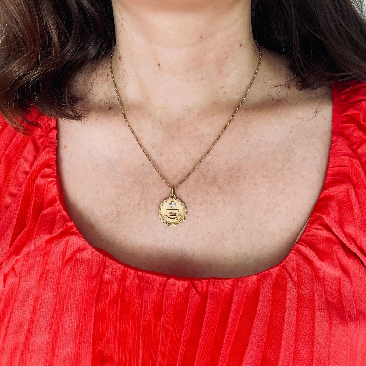 Médaille d'amour AUGIS ronde en or jaune - Castafiore