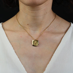 Médaille D'Amour carrée Plus qu'hier moins que demain or jaune diamant rubis Augis - Castafiore