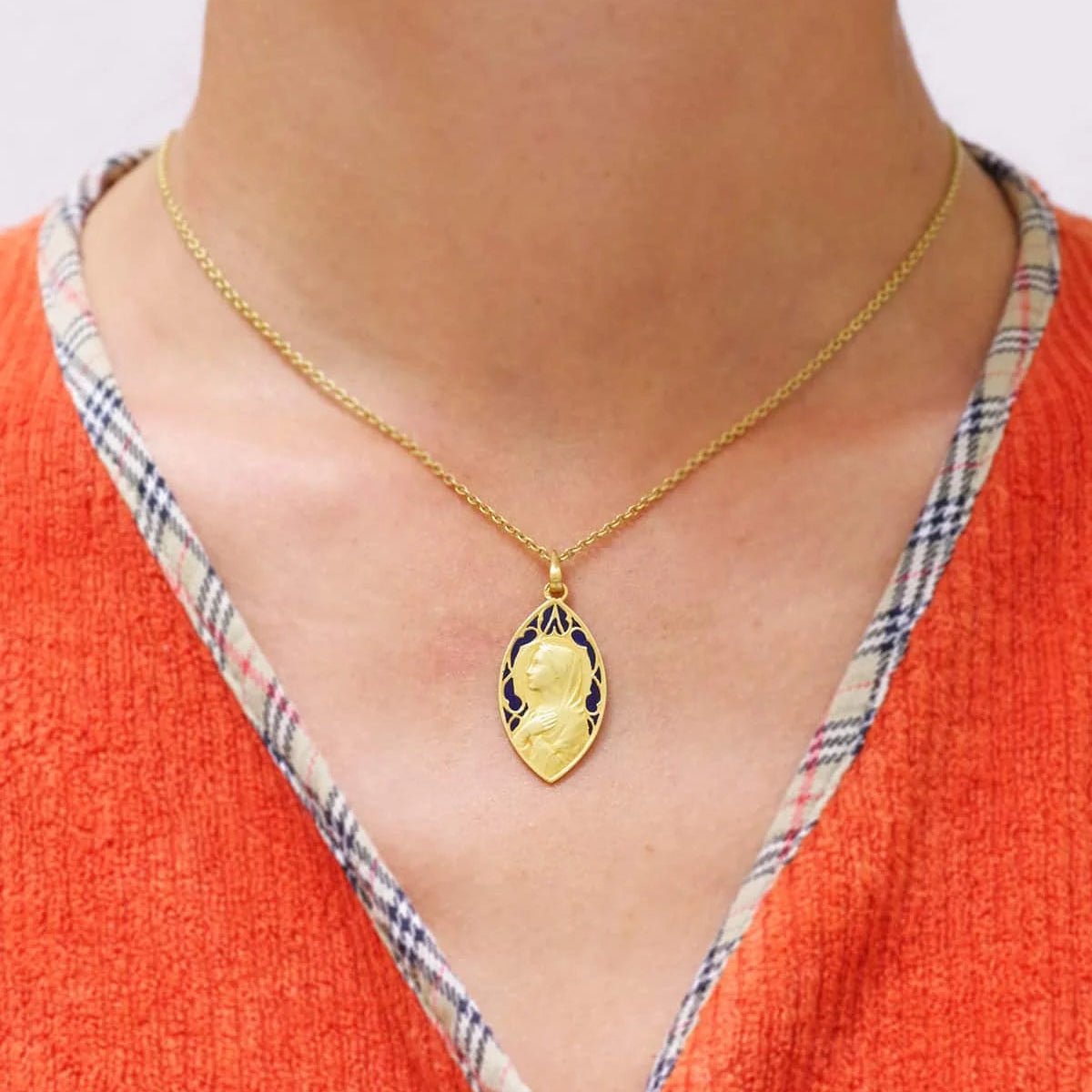 Médaille DROPSY en or jaune et émail - Castafiore