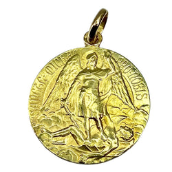 Médaille en or jaune 18 carats représentant Saint Michel signée L.Tricard, vers 1930 - Castafiore