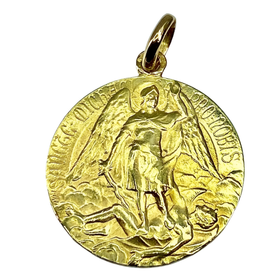 Médaille en or jaune 18 carats représentant Saint Michel signée L.Tricard, vers 1930 - Castafiore