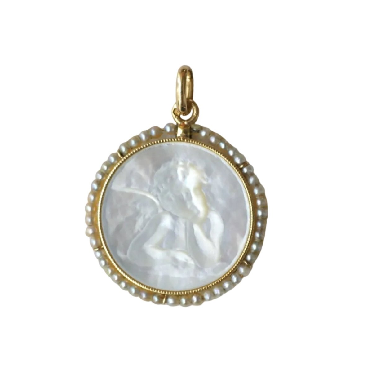 Médaille en or jaune, nacre et perles - Castafiore