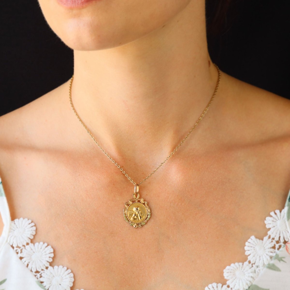 Médaille en or rose et or vert - Castafiore