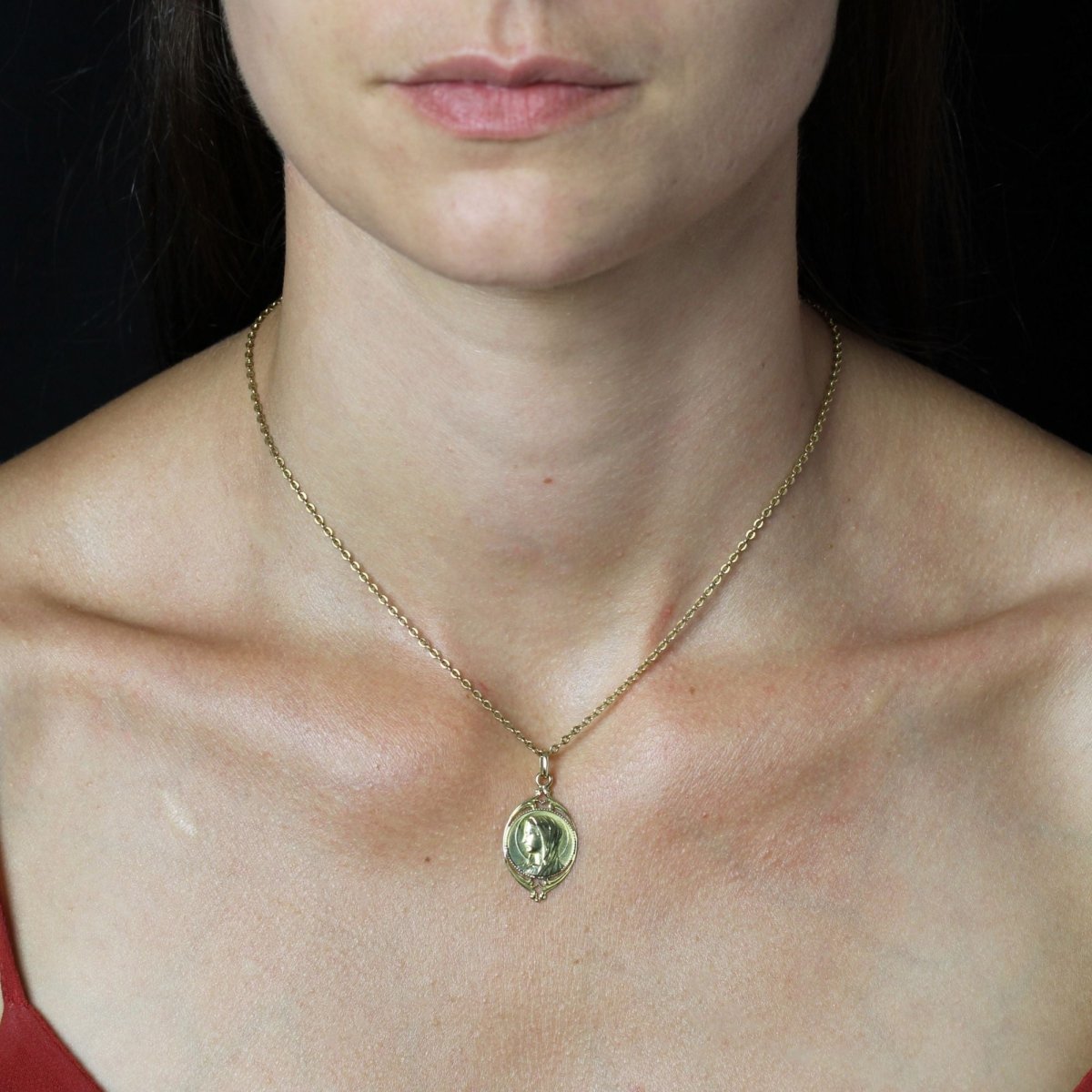 Médaille or jaune ajourée Vierge - Castafiore