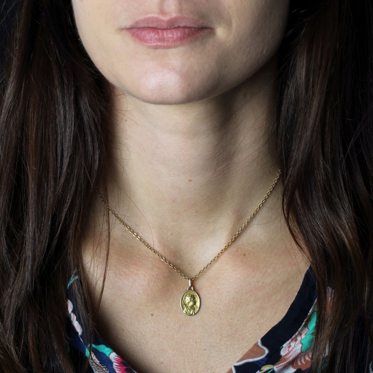 Médaille or jaune Ange en prière - Castafiore