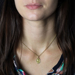 Médaille or jaune Ange en prière - Castafiore