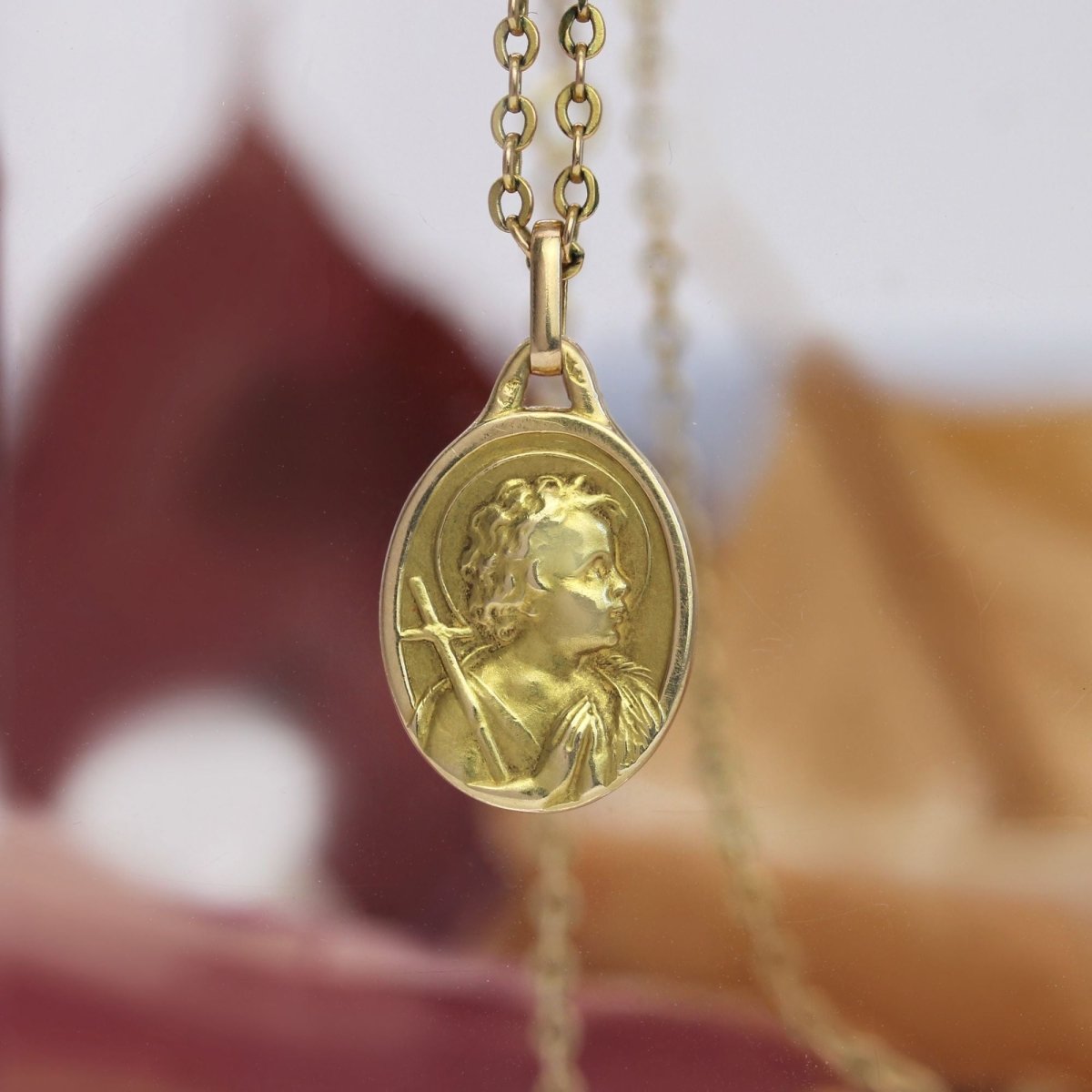 Médaille or jaune Ange en prière - Castafiore