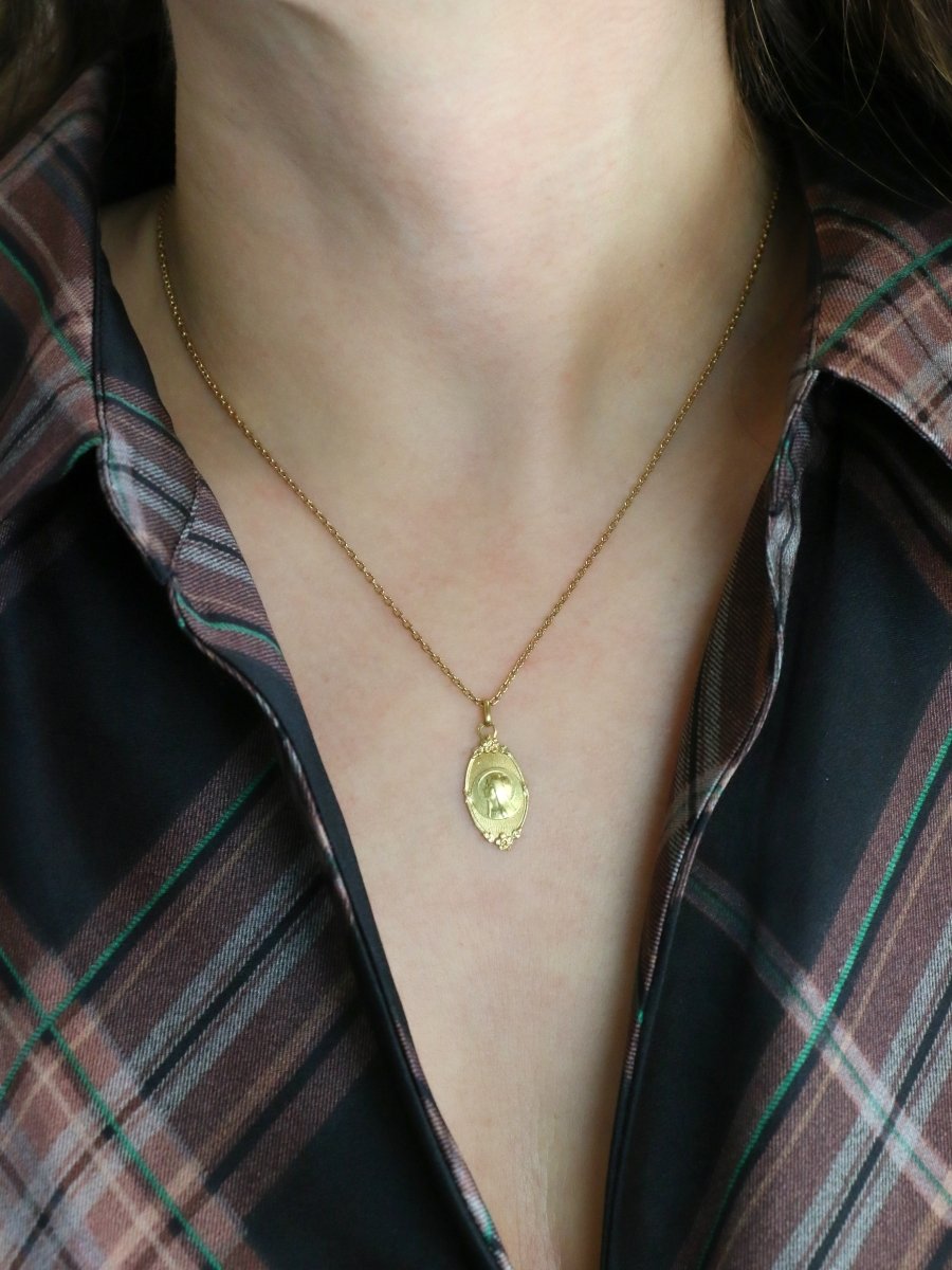 Médaille religieuse Art nouveau or jaune - Castafiore