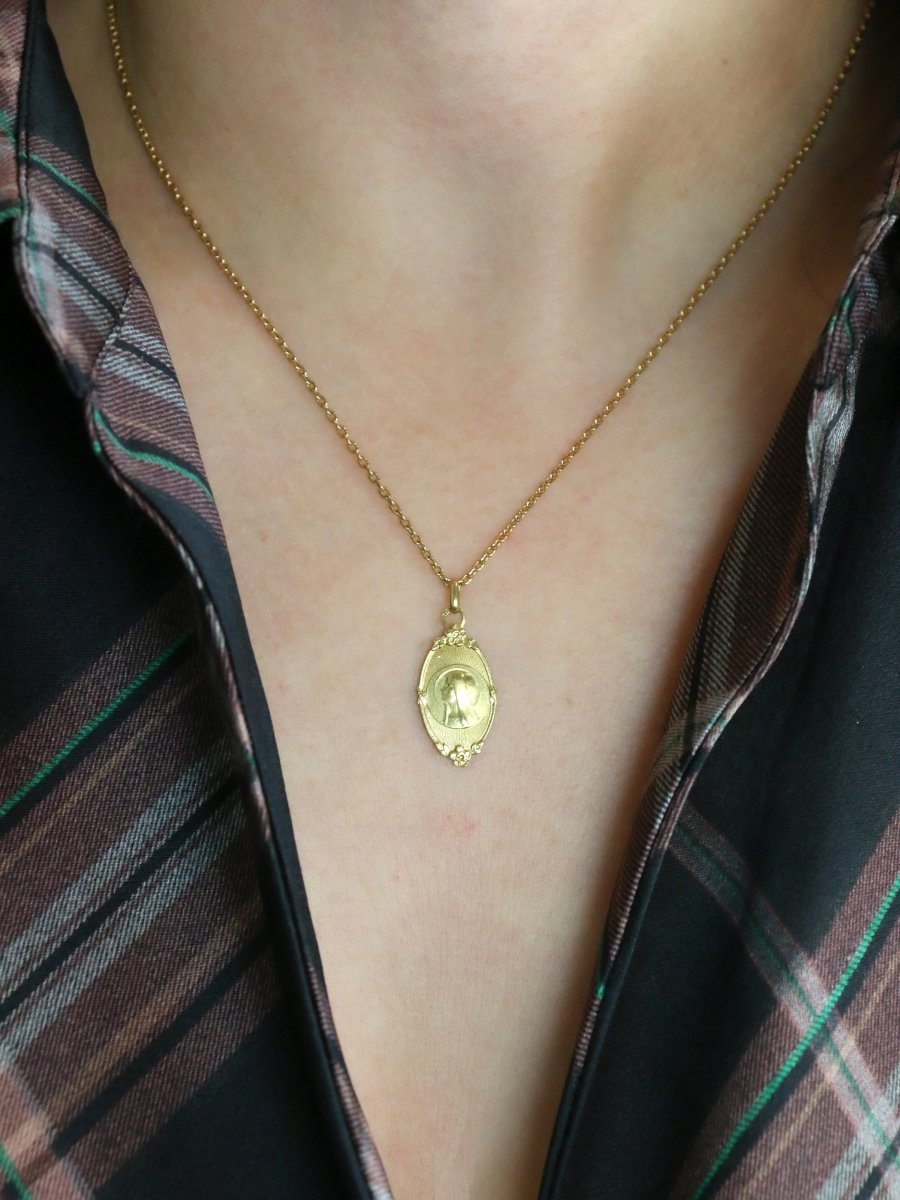 Médaille religieuse Art nouveau or jaune - Castafiore