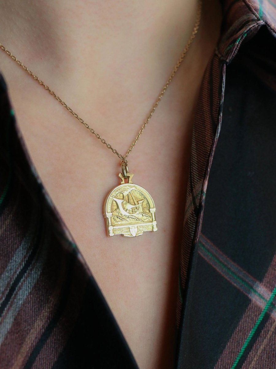 Médaille Saint - Georges terrassant le dragon or jaune - Castafiore