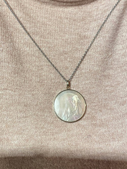 Médaille Vierge, en or blanc et nacre - Castafiore