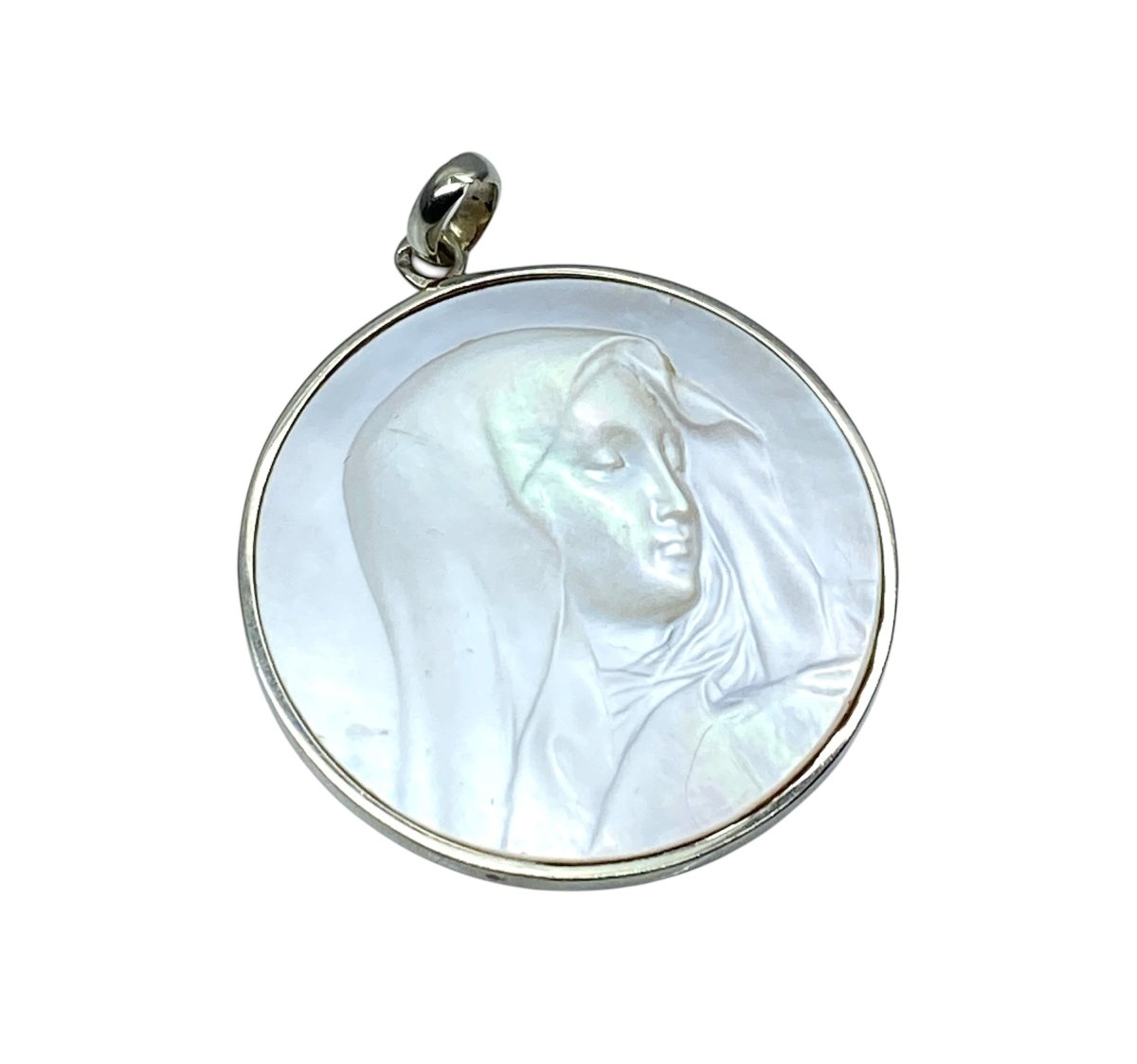 Médaille Vierge, en or blanc et nacre - Castafiore