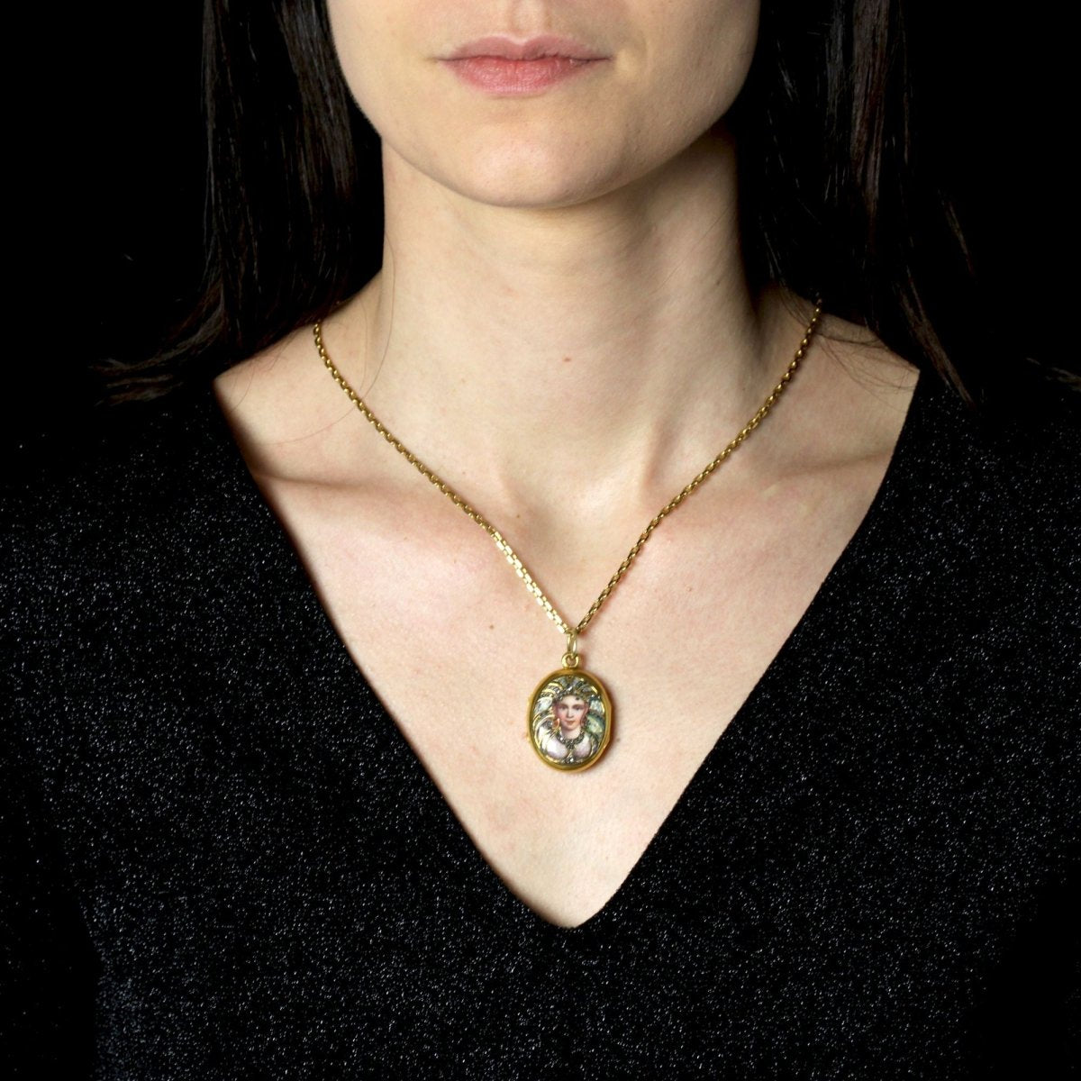 Médaillon ancien en or émail et diamants taillés en rose - Castafiore