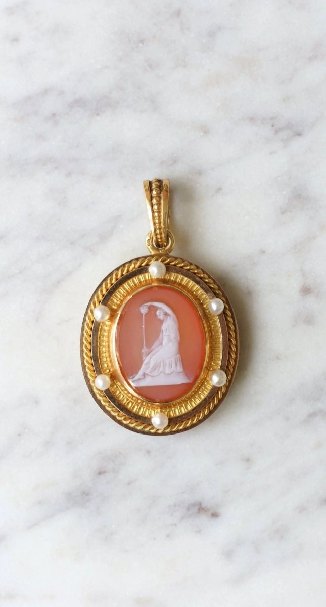 Médaillon camée agate et perles sur or jaune - Castafiore