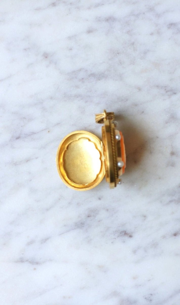 Médaillon camée agate et perles sur or jaune - Castafiore