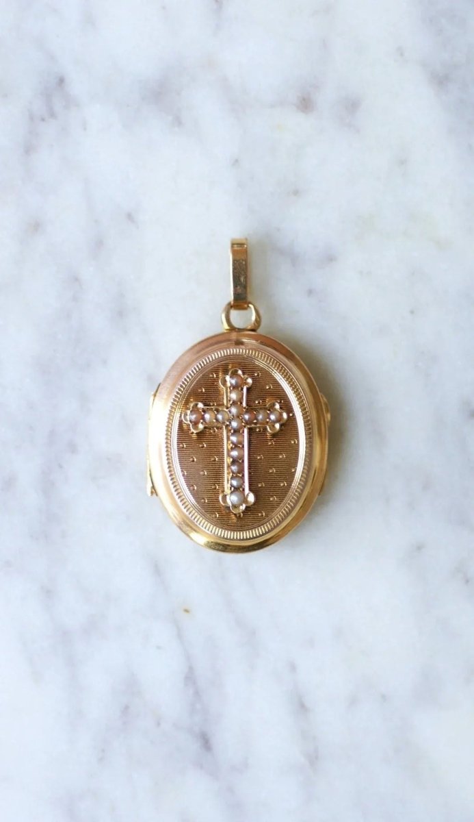 Médaillon ouvrant croix perles sur or - Castafiore