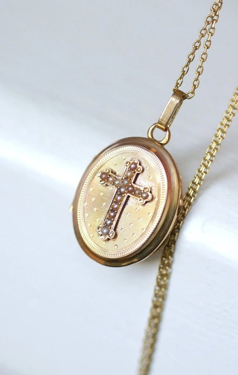 Médaillon ouvrant croix perles sur or - Castafiore