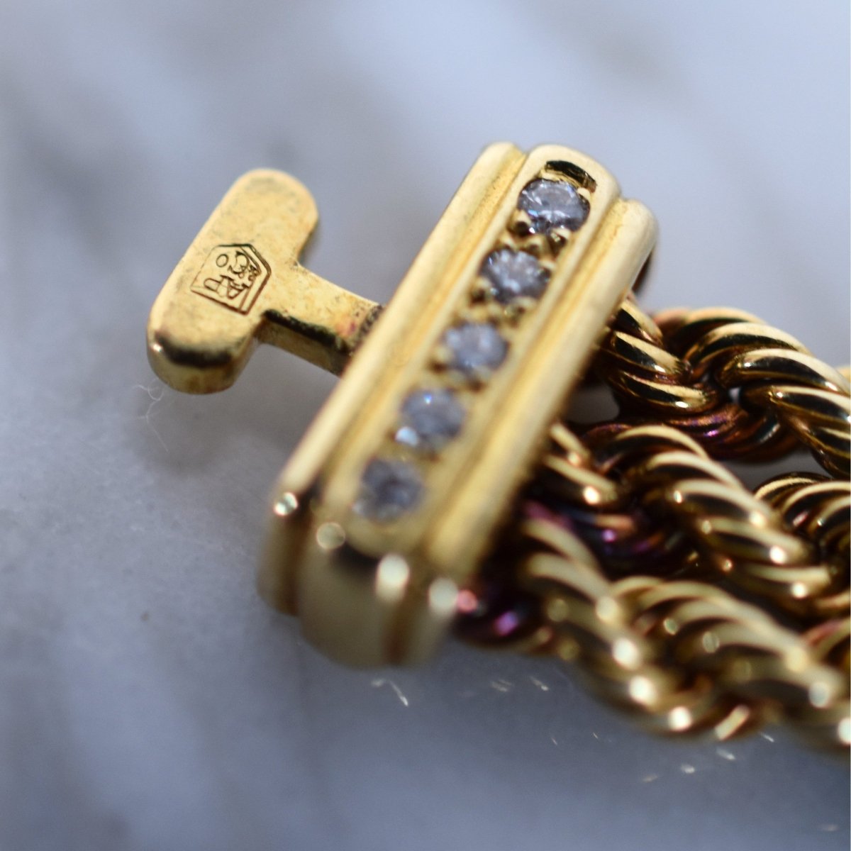 Montre AUDEMARS PIGUET "Classique" en or jaune et diamants - Castafiore