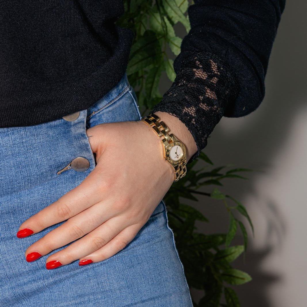 Montre BAUME & MERCIER en or jaune, nacre et quartz - Castafiore