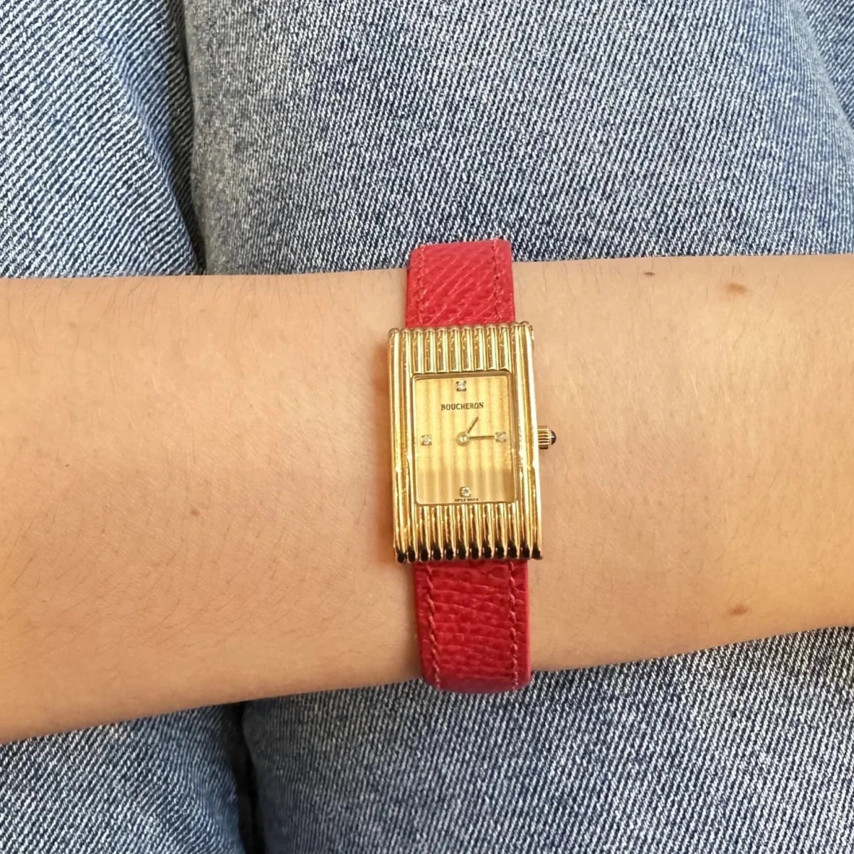 Montre BOUCHERON "Reflet" en or jaune, cuir et diamants - Castafiore
