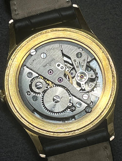 Montre BREITLING Réf. 4002, en plaqué or et acier - Cadran bicolore, Venus 227, Vers 1956. - Castafiore