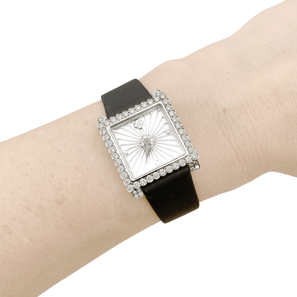 Montre BUCCELLATI "Venuschron" en or blanc et diamants - Castafiore
