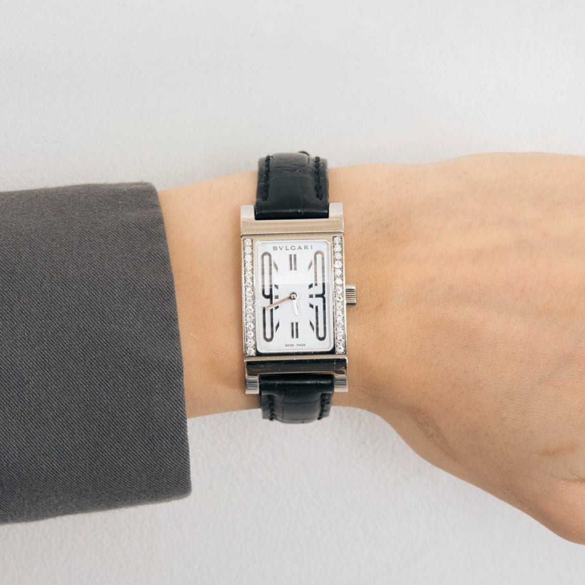 Montre BULGARI "Retrangolo" en or blanc, cuir, quartz et diamants - Castafiore