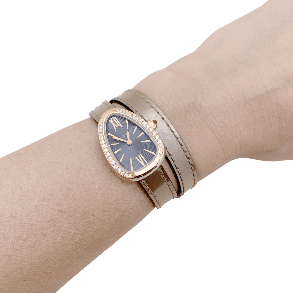 Montre BULGARI "Serpenti" en or rose, acier, cuir et diamants - Castafiore