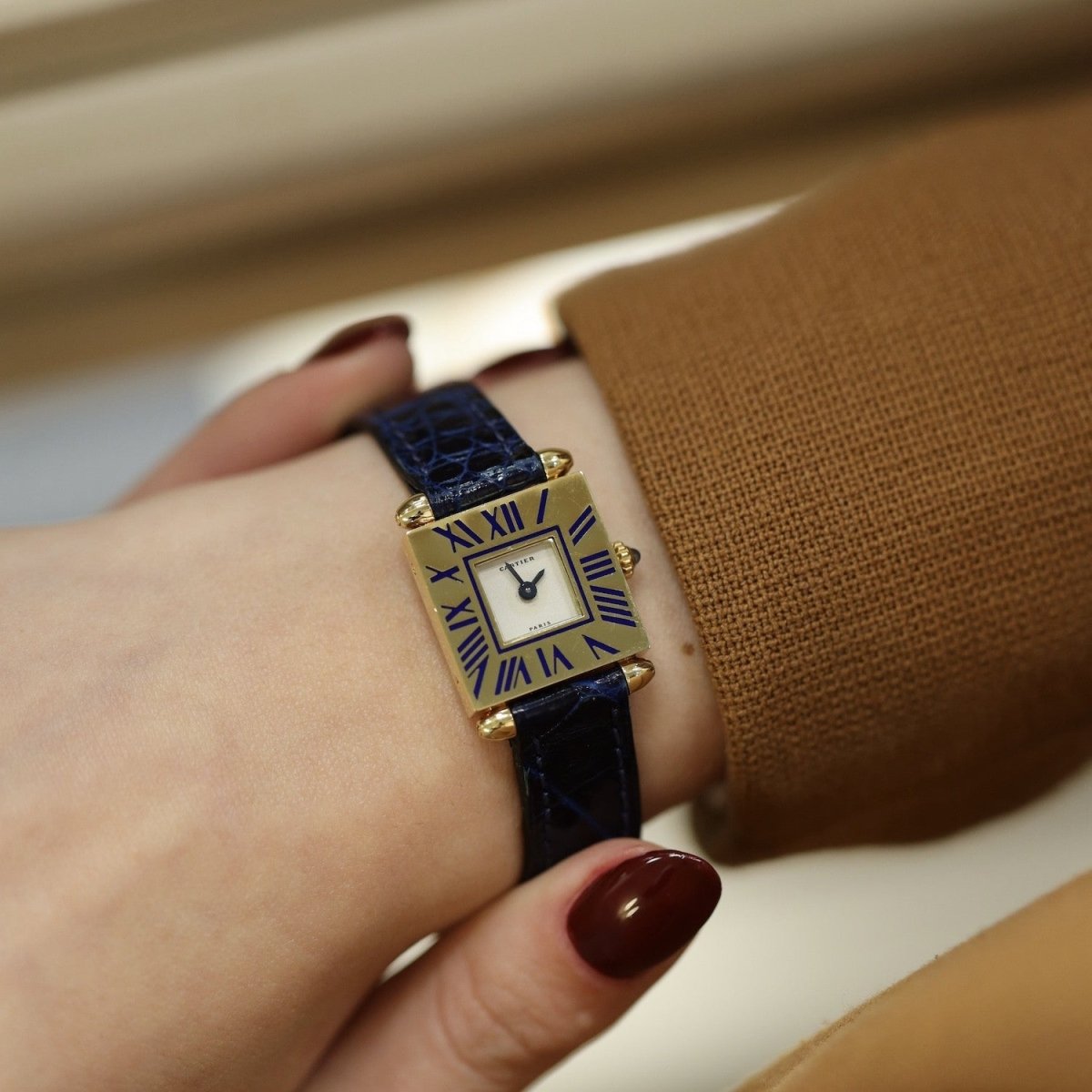 Montre CARTIER "Obus" en or jaune et cuir - Castafiore