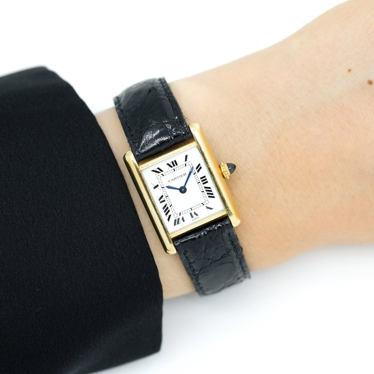 Montre CARTIER "Tank Louis" en or jaune, cuir et saphir - Castafiore