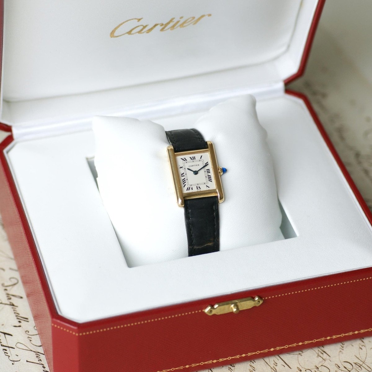 Montre CARTIER "Tank Louis" en or jaune et cuir - Castafiore