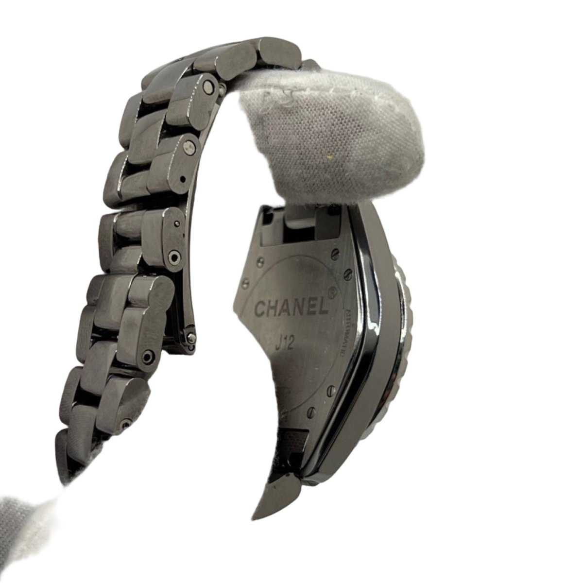 Montre CHANEL "J12" en céramique et acier - Castafiore