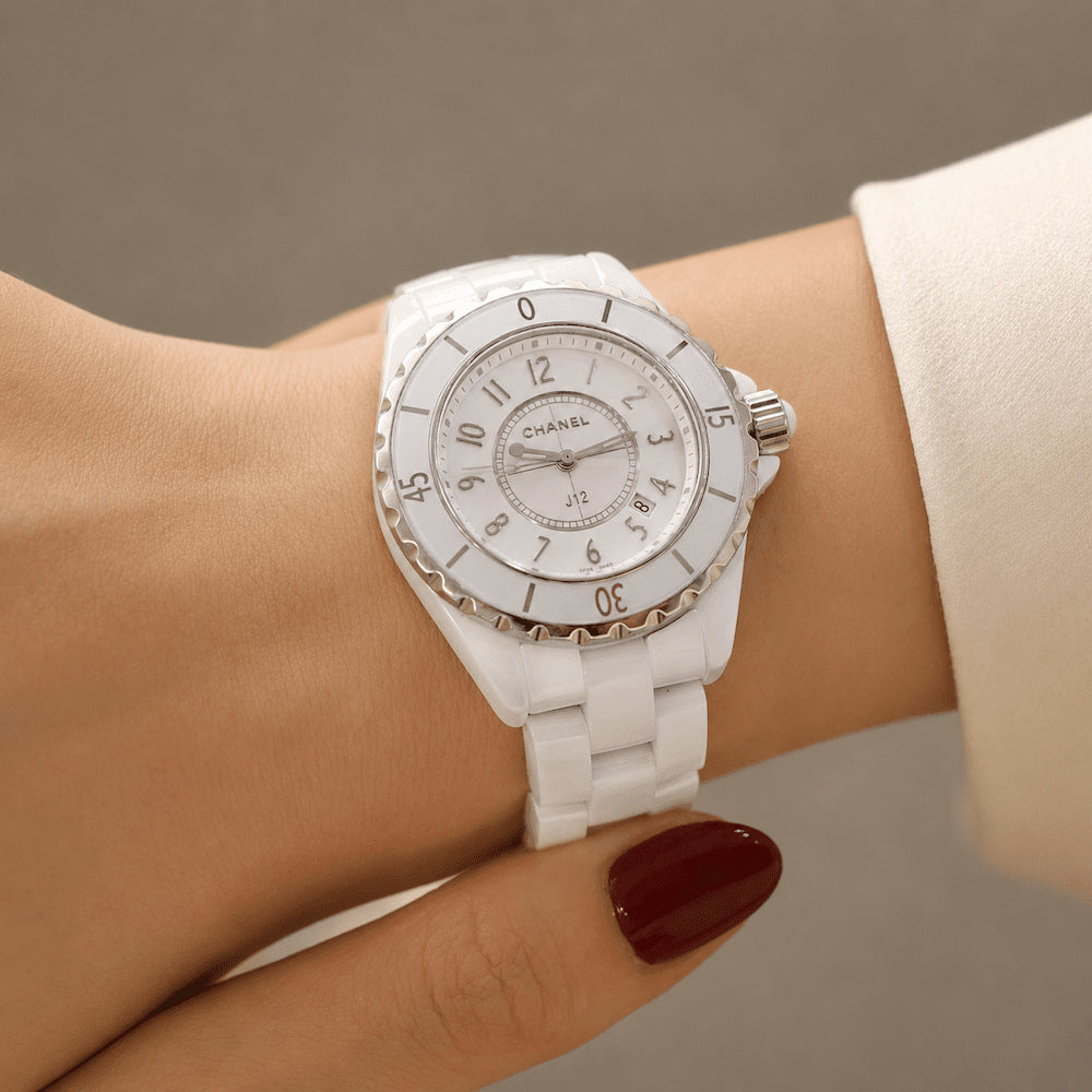 Montre CHANEL "J12" en céramique et quartz - Castafiore