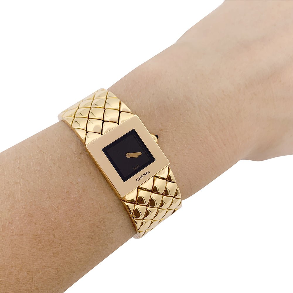 Montre CHANEL "Matelassé" en or jaune - Castafiore