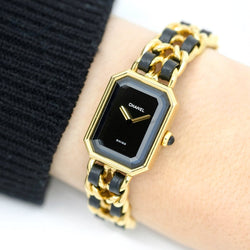 Montre CHANEL "Première" en plaqué or, cuir et saphir - Castafiore