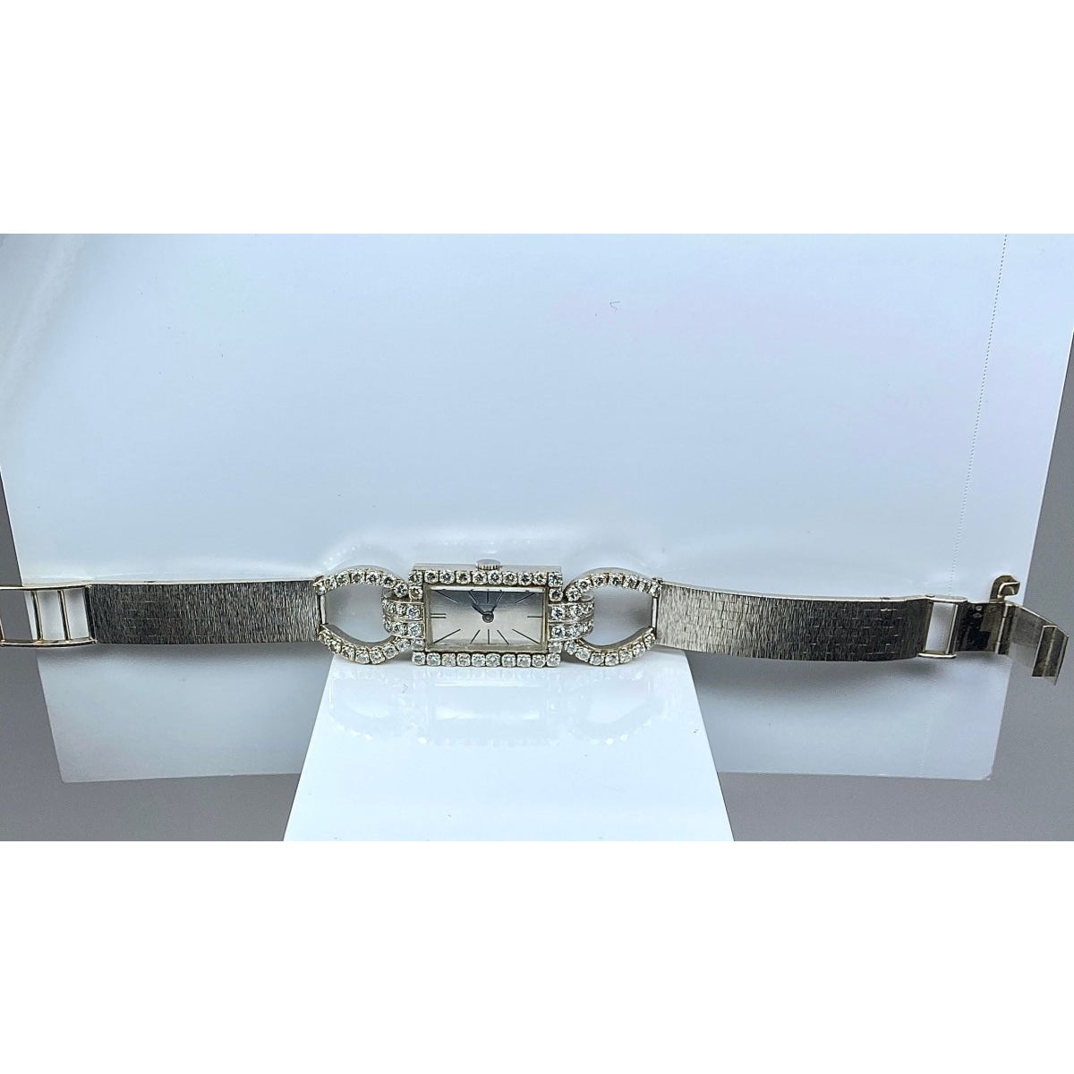 Montre en or blanc 18 carats sertie de diamants - Castafiore