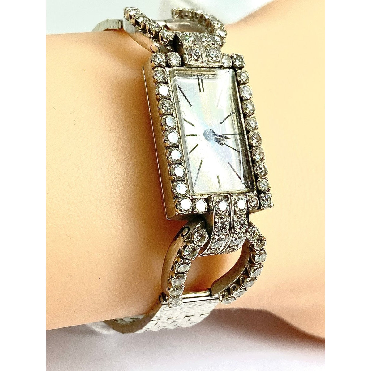 Montre en or blanc 18 carats sertie de diamants - Castafiore