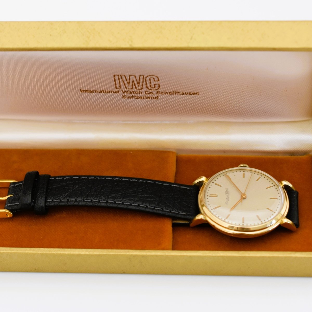 Montre IWC en or jaune et cuir - Castafiore