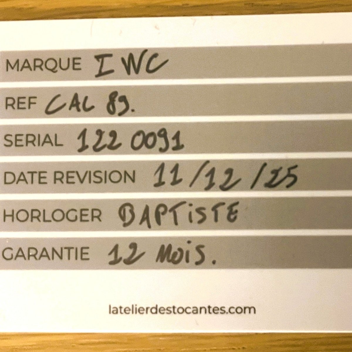 Montre IWC en or jaune et cuir - Castafiore