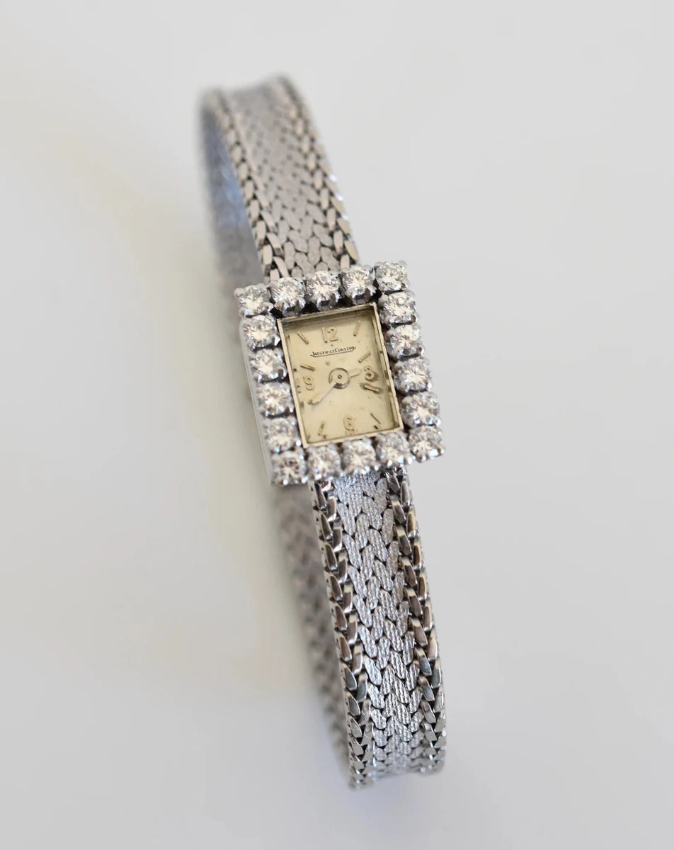 Montre JAEGER-LECOULTRE Haute Joaillerie Cal. 426 en or blanc 18 carats et diamants Bracelet Intégré c.1960. - Castafiore