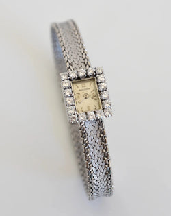 Montre JAEGER-LECOULTRE Haute Joaillerie Cal. 426 en or blanc 18 carats et diamants Bracelet Intégré c.1960. - Castafiore
